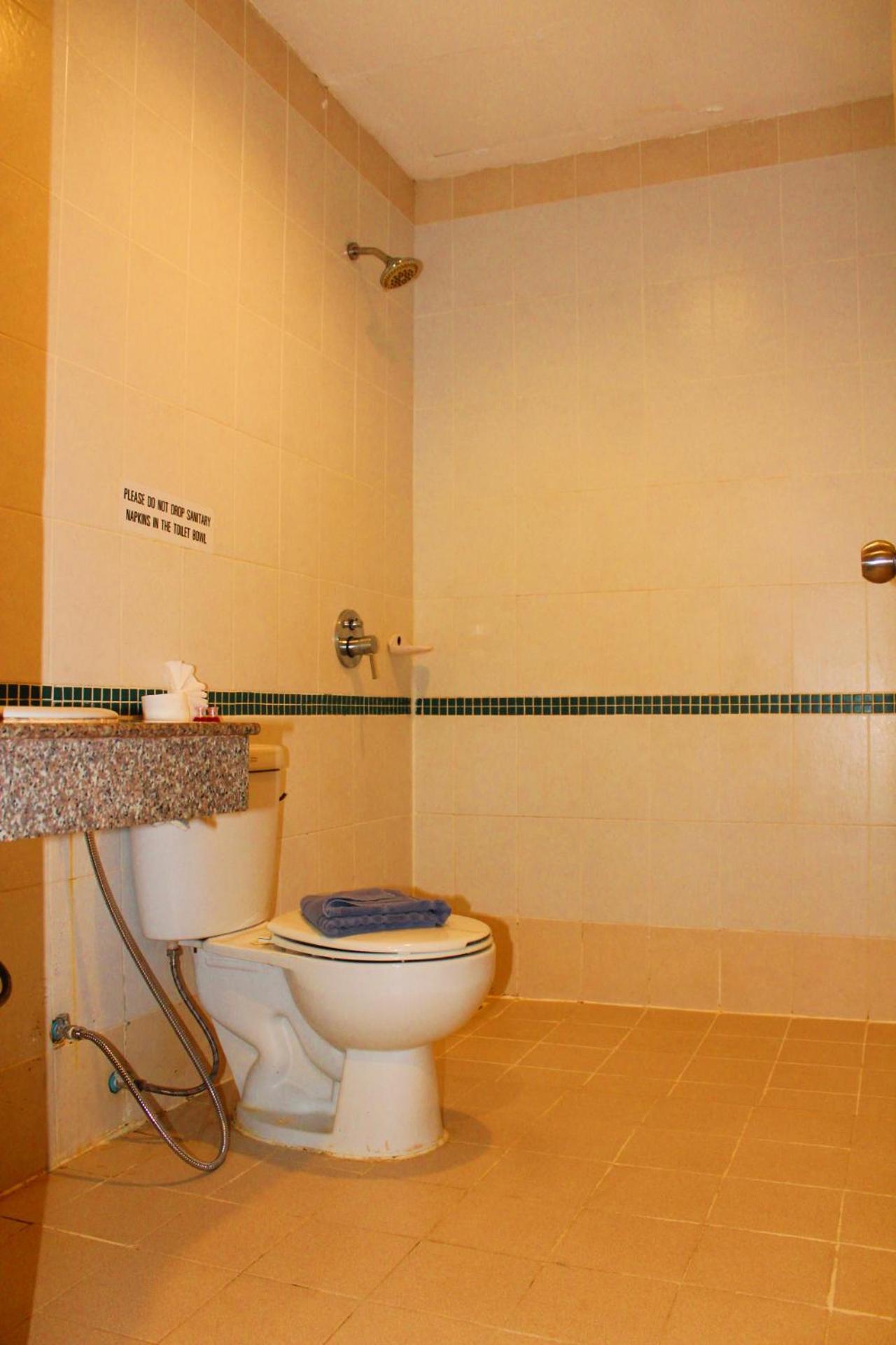 Hollywood Inn Hotel Patong Esterno foto