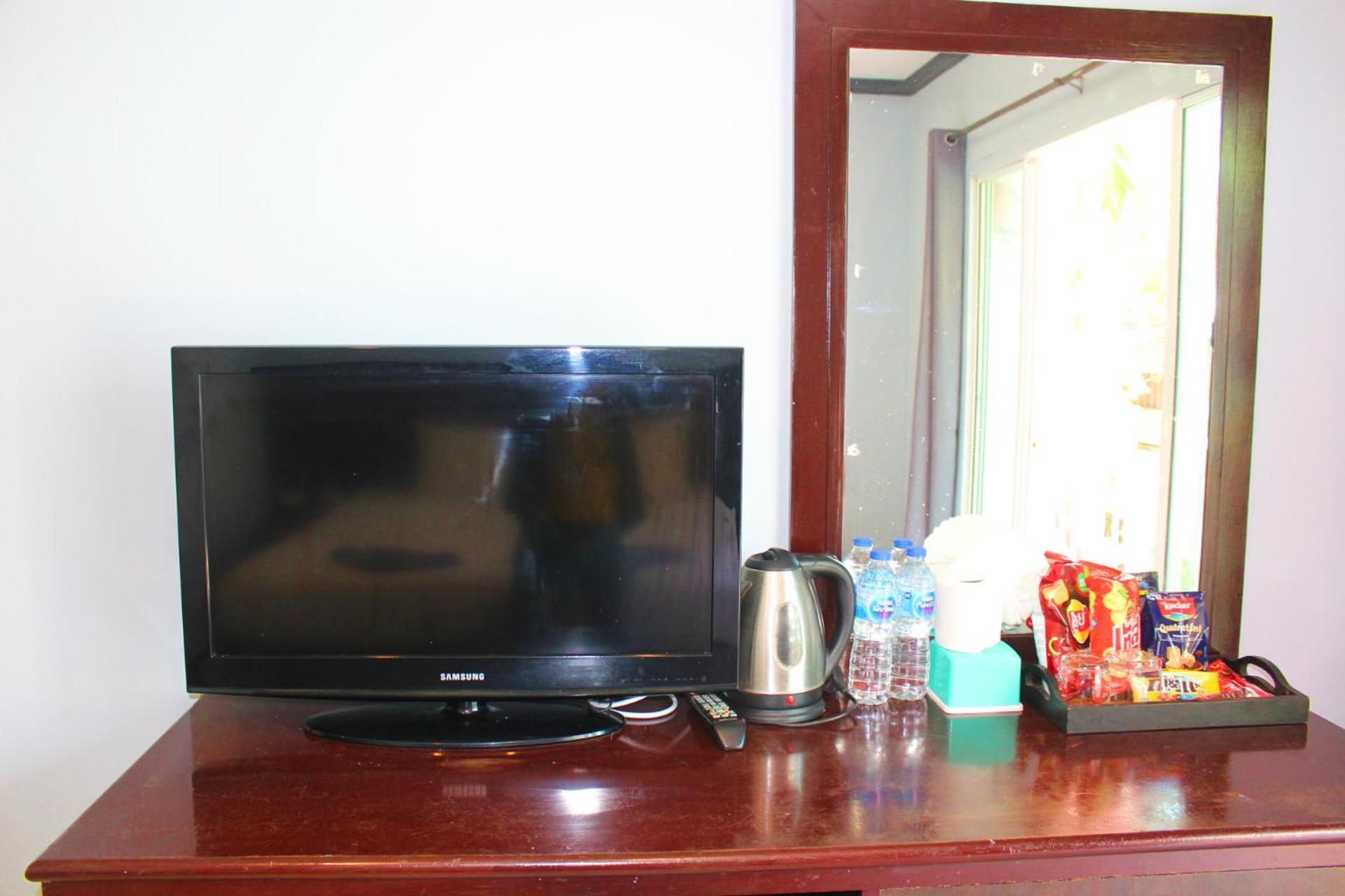 Hollywood Inn Hotel Patong Esterno foto
